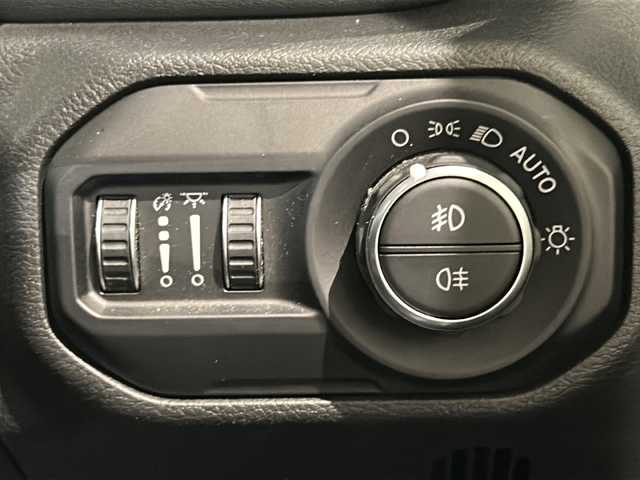 クライスラー・ジープ ラングラー アンリミテッド サハラ 新潟県 2021(令3)年 3.9万km ブラック SMITTYBILTディフェンダーラック/標準装備/サブウーハー付アルパイン製プレミアムスピーカー/オーディオナビゲーションシステムUconnect /8.4インチVGAタッチパネルモニター/・AM/FMラジオ/・地上デジタルテレビチューナー/・Bluetooth/・USB・iPod ・ iPhone/・AUX/ParkSense/ParkviewTMリアバックアップカメラ/アダプティブ クルーズ コントロール/ブラインドスポットモニター/リアクロスパスディテクション/LEDヘッドライト（オートレベリング機能）/・デイタイムランニングランプ/・オートハイビームヘッドライト/レザーシートJeepロゴ/フロントシートヒーター/ステアリングヒーター/ETC2.0