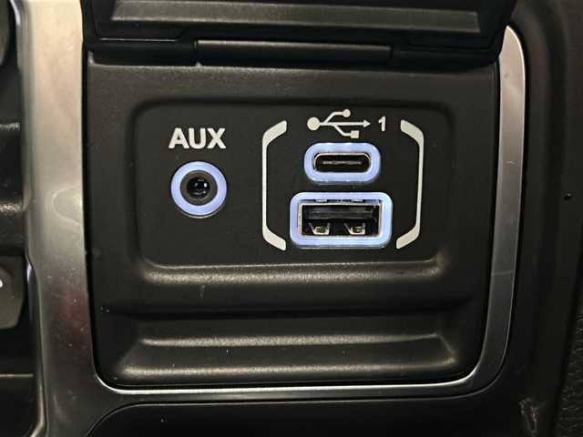 クライスラー・ジープ ラングラー アンリミテッド サハラ 新潟県 2021(令3)年 3.9万km ブラック SMITTYBILTディフェンダーラック/標準装備/サブウーハー付アルパイン製プレミアムスピーカー/オーディオナビゲーションシステムUconnect /8.4インチVGAタッチパネルモニター/・AM/FMラジオ/・地上デジタルテレビチューナー/・Bluetooth/・USB・iPod ・ iPhone/・AUX/ParkSense/ParkviewTMリアバックアップカメラ/アダプティブ クルーズ コントロール/ブラインドスポットモニター/リアクロスパスディテクション/LEDヘッドライト（オートレベリング機能）/・デイタイムランニングランプ/・オートハイビームヘッドライト/レザーシートJeepロゴ/フロントシートヒーター/ステアリングヒーター/ETC2.0