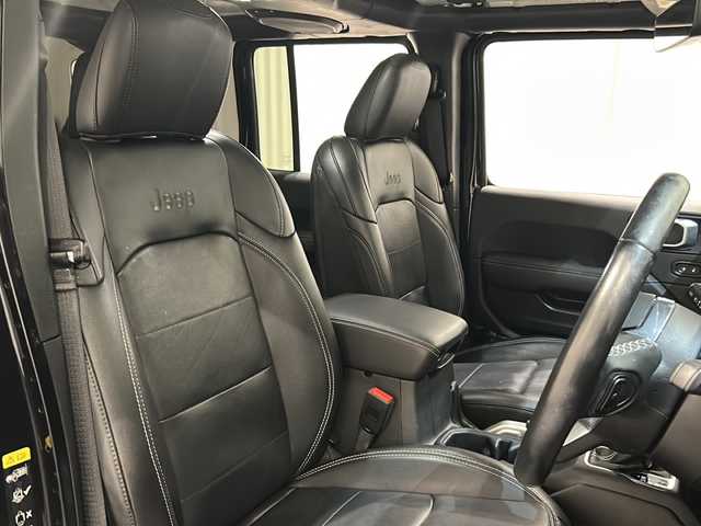 クライスラー・ジープ ラングラー アンリミテッド サハラ 新潟県 2021(令3)年 3.9万km ブラック SMITTYBILTディフェンダーラック/標準装備/サブウーハー付アルパイン製プレミアムスピーカー/オーディオナビゲーションシステムUconnect /8.4インチVGAタッチパネルモニター/・AM/FMラジオ/・地上デジタルテレビチューナー/・Bluetooth/・USB・iPod ・ iPhone/・AUX/ParkSense/ParkviewTMリアバックアップカメラ/アダプティブ クルーズ コントロール/ブラインドスポットモニター/リアクロスパスディテクション/LEDヘッドライト（オートレベリング機能）/・デイタイムランニングランプ/・オートハイビームヘッドライト/レザーシートJeepロゴ/フロントシートヒーター/ステアリングヒーター/ETC2.0