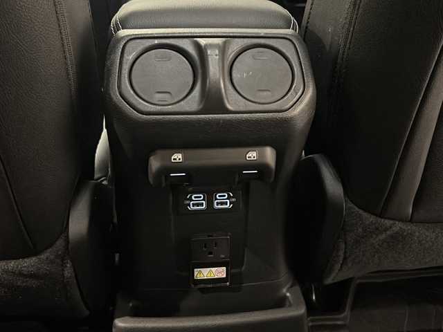 クライスラー・ジープ ラングラー アンリミテッド サハラ 新潟県 2021(令3)年 3.9万km ブラック SMITTYBILTディフェンダーラック/標準装備/サブウーハー付アルパイン製プレミアムスピーカー/オーディオナビゲーションシステムUconnect /8.4インチVGAタッチパネルモニター/・AM/FMラジオ/・地上デジタルテレビチューナー/・Bluetooth/・USB・iPod ・ iPhone/・AUX/ParkSense/ParkviewTMリアバックアップカメラ/アダプティブ クルーズ コントロール/ブラインドスポットモニター/リアクロスパスディテクション/LEDヘッドライト（オートレベリング機能）/・デイタイムランニングランプ/・オートハイビームヘッドライト/レザーシートJeepロゴ/フロントシートヒーター/ステアリングヒーター/ETC2.0