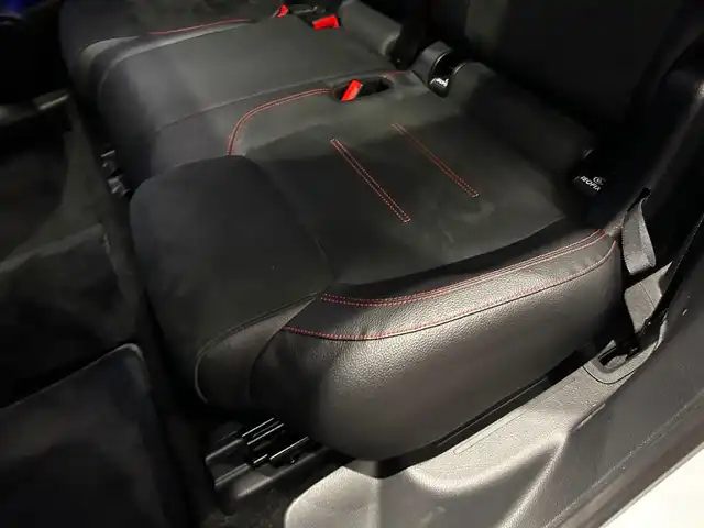 メルセデス・ベンツ Ｍ・ベンツ ＧＬＢ２００ｄ 4マチック AMGライン 富山県 2021(令3)年 3.9万km 白 セーフティパッケージ/純正ＨＤＤナビ/Bluetooth接続/フルセグTV/AM/FMラジオ/バックカメラ/３６０°カメラ/前後ドラレコ/ACC/プッシュスタート/パワーバックドア/アイドリングストップ/ワイヤレス充電/D/N席パワーシート/D/N席シートヒーター/３列シート/ETC２．０/アンビエントライト/ダウンヒルコントロール/車線逸脱防止/パークセンサー/盗難防止装置/衝突軽減