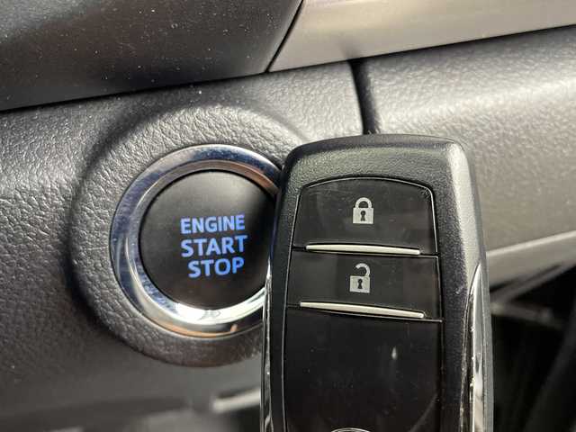 トヨタ ハイラックス Z 新潟県 2021(令3)年 6万km アティチュードブラックマイカ 4WD/11インチアルパインフローティングナビ/　フルセグTV/Bluetooth/CD/DVD/USB/HDMI/プリクラッシュセーフティ/レーンキープアシスト/レーダークルーズコントロール/前後コーナーセンサー/バックモニター/ETC/LEDヘッドライト/アイドリングストップ/横滑り防止装置/純正トノカバー/純正ベッドライナー/レザー調シートカバー