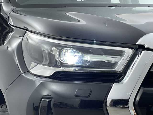 トヨタ ハイラックス Z 新潟県 2021(令3)年 6万km アティチュードブラックマイカ 4WD/11インチアルパインフローティングナビ/　フルセグTV/Bluetooth/CD/DVD/USB/HDMI/プリクラッシュセーフティ/レーンキープアシスト/レーダークルーズコントロール/前後コーナーセンサー/バックモニター/ETC/LEDヘッドライト/アイドリングストップ/横滑り防止装置/純正トノカバー/純正ベッドライナー/レザー調シートカバー