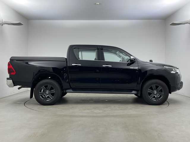 トヨタ ハイラックス Z 新潟県 2021(令3)年 6万km アティチュードブラックマイカ 4WD/11インチアルパインフローティングナビ/　フルセグTV/Bluetooth/CD/DVD/USB/HDMI/プリクラッシュセーフティ/レーンキープアシスト/レーダークルーズコントロール/前後コーナーセンサー/バックモニター/ETC/LEDヘッドライト/アイドリングストップ/横滑り防止装置/純正トノカバー/純正ベッドライナー/レザー調シートカバー