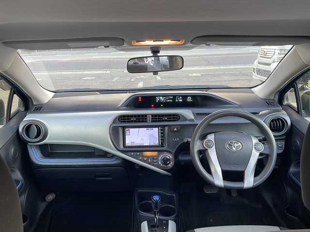 トヨタ アクア S 兵庫県 2014(平26)年 11.1万km コバルトブルーメタリック ワンオーナー/保証書・取説・有/純正SDナビ・ワンセグ・BT・CD・DVD・FM・AM/バックカメラ/ETC/プッシュスタート/スマートキー×2/純正フロアマット/純正ドアバイザー