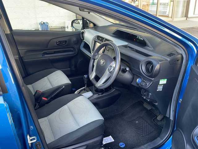 トヨタ アクア S 兵庫県 2014(平26)年 11.1万km コバルトブルーメタリック ワンオーナー/保証書・取説・有/純正SDナビ・ワンセグ・BT・CD・DVD・FM・AM/バックカメラ/ETC/プッシュスタート/スマートキー×2/純正フロアマット/純正ドアバイザー