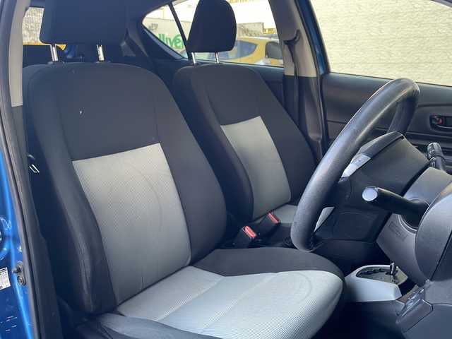 トヨタ アクア S 兵庫県 2014(平26)年 11.1万km コバルトブルーメタリック ワンオーナー/保証書・取説・有/純正SDナビ・ワンセグ・BT・CD・DVD・FM・AM/バックカメラ/ETC/プッシュスタート/スマートキー×2/純正フロアマット/純正ドアバイザー