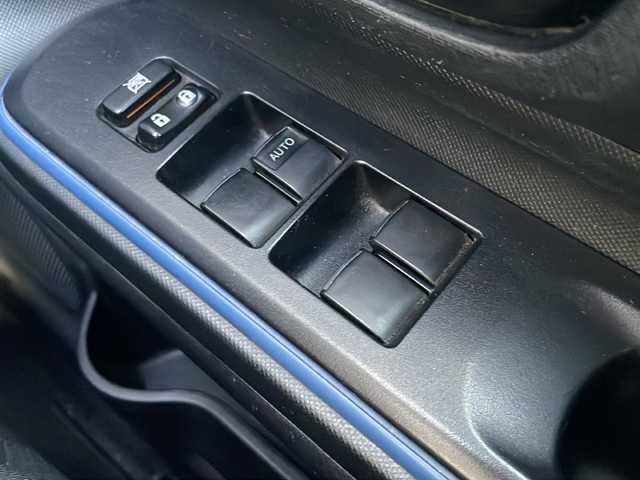 トヨタ アクア S 兵庫県 2014(平26)年 11.1万km コバルトブルーメタリック ワンオーナー/保証書・取説・有/純正SDナビ・ワンセグ・BT・CD・DVD・FM・AM/バックカメラ/ETC/プッシュスタート/スマートキー×2/純正フロアマット/純正ドアバイザー