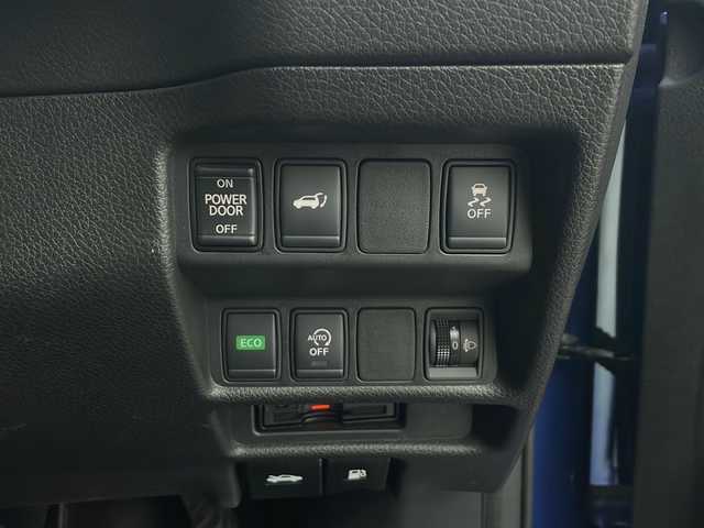 日産 エクストレイル 20X 秋田県 2017(平29)年 2.8万km シャイニングブルー 4WD/純正ナビ/（FM/AM/Bluetooth/フルセグTV/CD/DVD）/電動リアゲート/サンルーフ/カプロンシート/横滑り防止装置/コーナーセンサー/ダウンヒルアシスト/アイドリングストップ/ビルトインETC/ステアリングリモコン/前席シートヒーター/2WD⇔4WD切り替えスイッチ/電動格納ミラー/プッシュスタート/スマートキー/純正アルミホイール/社外フロアマット/ルーフレール/ドアバイザー