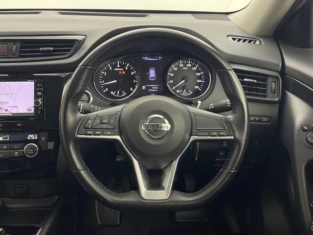 日産 エクストレイル 20X 秋田県 2017(平29)年 2.8万km シャイニングブルー 4WD/純正ナビ/（FM/AM/Bluetooth/フルセグTV/CD/DVD）/電動リアゲート/サンルーフ/カプロンシート/横滑り防止装置/コーナーセンサー/ダウンヒルアシスト/アイドリングストップ/ビルトインETC/ステアリングリモコン/前席シートヒーター/2WD⇔4WD切り替えスイッチ/電動格納ミラー/プッシュスタート/スマートキー/純正アルミホイール/社外フロアマット/ルーフレール/ドアバイザー