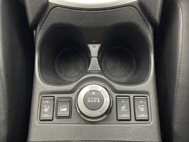 日産 エクストレイル 20X 秋田県 2017(平29)年 2.8万km シャイニングブルー 4WD/純正ナビ/（FM/AM/Bluetooth/フルセグTV/CD/DVD）/電動リアゲート/サンルーフ/カプロンシート/横滑り防止装置/コーナーセンサー/ダウンヒルアシスト/アイドリングストップ/ビルトインETC/ステアリングリモコン/前席シートヒーター/2WD⇔4WD切り替えスイッチ/電動格納ミラー/プッシュスタート/スマートキー/純正アルミホイール/社外フロアマット/ルーフレール/ドアバイザー