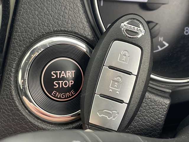 日産 エクストレイル 20X 秋田県 2017(平29)年 2.8万km シャイニングブルー 4WD/純正ナビ/（FM/AM/Bluetooth/フルセグTV/CD/DVD）/電動リアゲート/サンルーフ/カプロンシート/横滑り防止装置/コーナーセンサー/ダウンヒルアシスト/アイドリングストップ/ビルトインETC/ステアリングリモコン/前席シートヒーター/2WD⇔4WD切り替えスイッチ/電動格納ミラー/プッシュスタート/スマートキー/純正アルミホイール/社外フロアマット/ルーフレール/ドアバイザー