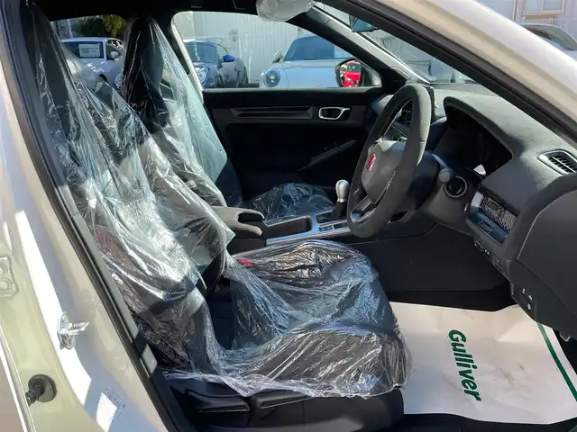 ホンダ シビック タイプR レーシングブラックPKG 神奈川県 2025(令7)年 0.1千km チャンピオンシップホワイト 純正メモリーナビ・地デジTV/バックモニター/ビルトインETC2.0/純正USB/BT再生/ワイヤレス充電/純正19インチAW/ブレンボブレーキ/LEDヘッドライト/ホンダセンシング/レーダークルーズコントロール/衝突軽減ブレーキ/LKA/BSM/コーナーセンサー/プッシュスタート/スマートキー×2/保証書・取説あり