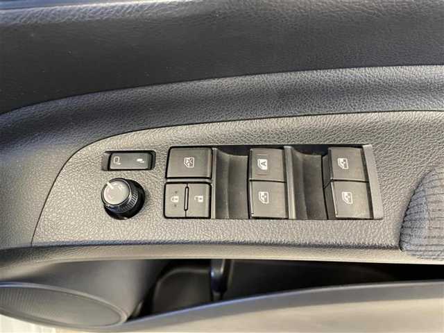 トヨタ シエンタ G クエロ 静岡県 2017(平29)年 12.4万km ホワイトパールクリスタルシャイン (株)IDOMが運営する【じしゃロン浜松店】の自社ローン専用車両になりますこちらは現金またはオートローンご利用時の価格です。自社ローンご希望の方は別途その旨お申付け下さい/プッシュスタート/アイドリングストップ/スマートキー/Bluetooth接続/ETC/バックカメラ/純正SDナビ/純正フロアマット/ハーフレザーシート/両側パワースライドドア/オートライト/LEDヘッドライト