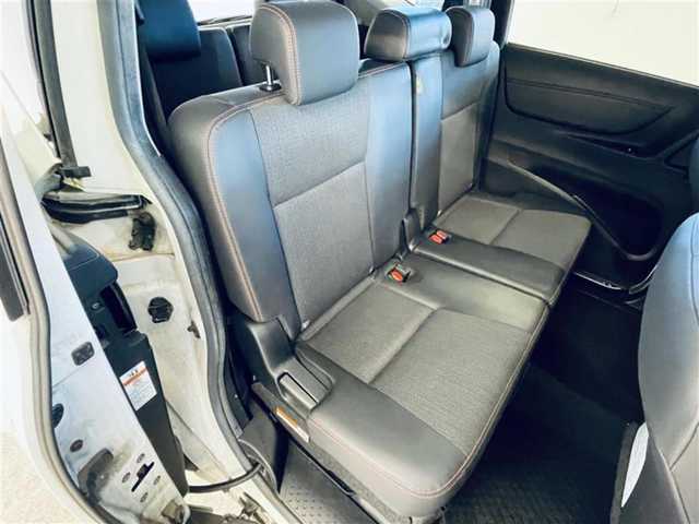 トヨタ シエンタ G クエロ 静岡県 2017(平29)年 12.4万km ホワイトパールクリスタルシャイン (株)IDOMが運営する【じしゃロン浜松店】の自社ローン専用車両になりますこちらは現金またはオートローンご利用時の価格です。自社ローンご希望の方は別途その旨お申付け下さい/プッシュスタート/アイドリングストップ/スマートキー/Bluetooth接続/ETC/バックカメラ/純正SDナビ/純正フロアマット/ハーフレザーシート/両側パワースライドドア/オートライト/LEDヘッドライト