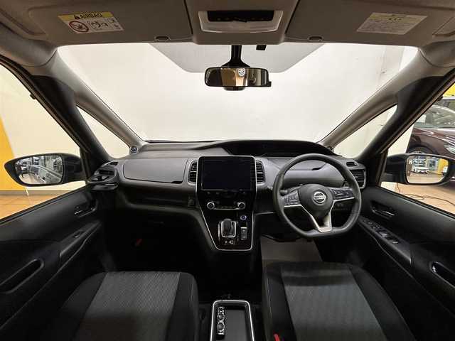 日産 セレナ e－パワー ハイウェイスター V 福岡県 2020(令2)年 7.9万km ダークメタルグレー 360°セーフティアシスト/・プロパイロット/・インテリジェントエマージェンシーブレーキ/・踏み間違い衝突防止アシスト/・インテリジェントLI +LDW/・インテリジェントBSI +BSW/・RCTA/・標識認識機能/・レーダークルーズコントロール/・ハイビームアシスト/・ブラインドスポットモニター/純正フリップダウンモニター /純正10インチSDナビ/・フルセグTV/・CD/DVD/Blue-ray/・BT/USB/iPod/SD/・AM.FM/アラウンドビューモニター/ハンズフリー両側電動スライドドア/パーキングアシスト/ビルトインETC/純正ドライブレコーダー/快適パッケージ/革巻きステアリング/ステアリングスイッチ/電子パーキングブレーキ/オートホールド/プッシュスタート/スマートキー/LEDヘッドライト/フォグランプ/オートライト/純正15インチAW/フロアマット/横滑り防止システム/電動格納ウィンカーミラー