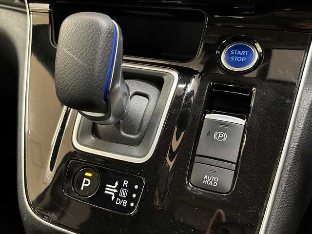 日産 セレナ e－パワー ハイウェイスター V 福岡県 2020(令2)年 7.9万km ダークメタルグレー 360°セーフティアシスト/・プロパイロット/・インテリジェントエマージェンシーブレーキ/・踏み間違い衝突防止アシスト/・インテリジェントLI +LDW/・インテリジェントBSI +BSW/・RCTA/・標識認識機能/・レーダークルーズコントロール/・ハイビームアシスト/・ブラインドスポットモニター/純正フリップダウンモニター /純正10インチSDナビ/・フルセグTV/・CD/DVD/Blue-ray/・BT/USB/iPod/SD/・AM.FM/アラウンドビューモニター/ハンズフリー両側電動スライドドア/パーキングアシスト/ビルトインETC/純正ドライブレコーダー/快適パッケージ/革巻きステアリング/ステアリングスイッチ/電子パーキングブレーキ/オートホールド/プッシュスタート/スマートキー/LEDヘッドライト/フォグランプ/オートライト/純正15インチAW/フロアマット/横滑り防止システム/電動格納ウィンカーミラー