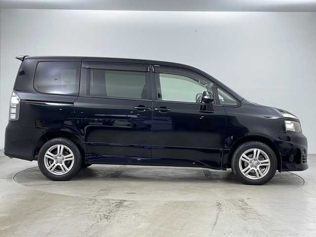 トヨタ ヴォクシー ZS 道央・札幌 2010(平22)年 7.3万km ブラック ・純正ナビTV&CD&DVD&BT&SD/・寒冷地仕様/・バックカメラ/・純正フリップダウンモニター/・パドルシフト/・ステアリングスイッチ/・両側パワースライドドア/・フロントワイパーデアイサー/・社外フロアマット/・社外エンジンスターター/・オートライト/・HIDヘッドライト/・ビルトインETC/・純正AW付サマータイヤ積込/・スマートキー/・スペアキー