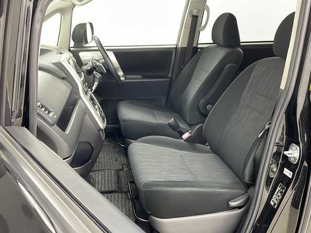 トヨタ ヴォクシー ZS 道央・札幌 2010(平22)年 7.3万km ブラック ・純正ナビTV&CD&DVD&BT&SD/・寒冷地仕様/・バックカメラ/・純正フリップダウンモニター/・パドルシフト/・ステアリングスイッチ/・両側パワースライドドア/・フロントワイパーデアイサー/・社外フロアマット/・社外エンジンスターター/・オートライト/・HIDヘッドライト/・ビルトインETC/・純正AW付サマータイヤ積込/・スマートキー/・スペアキー