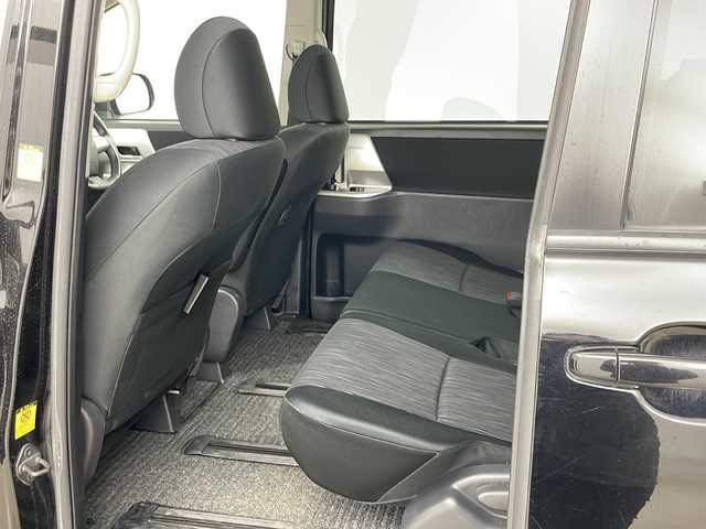 トヨタ ヴォクシー ZS 道央・札幌 2010(平22)年 7.3万km ブラック ・純正ナビTV&CD&DVD&BT&SD/・寒冷地仕様/・バックカメラ/・純正フリップダウンモニター/・パドルシフト/・ステアリングスイッチ/・両側パワースライドドア/・フロントワイパーデアイサー/・社外フロアマット/・社外エンジンスターター/・オートライト/・HIDヘッドライト/・ビルトインETC/・純正AW付サマータイヤ積込/・スマートキー/・スペアキー