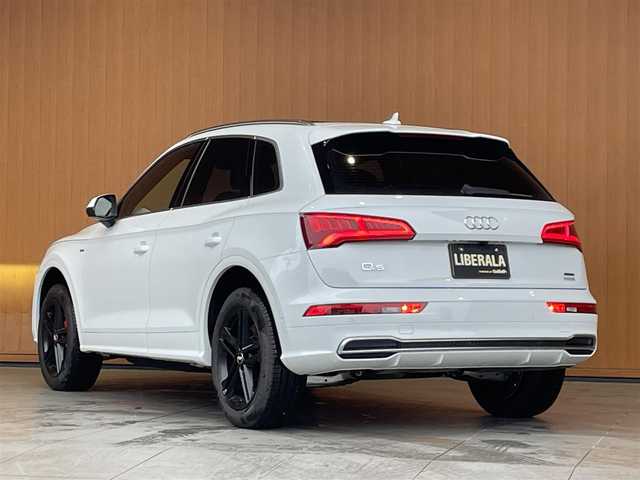 アウディ Ｑ５ 40TDIクワトロ 愛知県 2019(令1)年 2.3万km グレイシアホワイトメタリック パノラマSR /マトリクス アシスタンス /S line　パッケージ/アルカンターラ・レザーシート/純正ブラック19インチAW/ステアリングホイールエンブレム/純正ナビ /フルセグTV /360度カメラ /アシスタンスパッケージ /ブラインドスポット/パノラマサンルーフ /レーンキープ /マトリクスLED /バーチャルコックピット /赤キャリパー