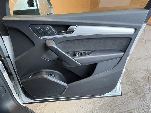 アウディ Ｑ５ 40TDIクワトロ 愛知県 2019(令1)年 2.3万km グレイシアホワイトメタリック パノラマSR /マトリクス アシスタンス /S line　パッケージ/アルカンターラ・レザーシート/純正ブラック19インチAW/ステアリングホイールエンブレム/純正ナビ /フルセグTV /360度カメラ /アシスタンスパッケージ /ブラインドスポット/パノラマサンルーフ /レーンキープ /マトリクスLED /バーチャルコックピット /赤キャリパー