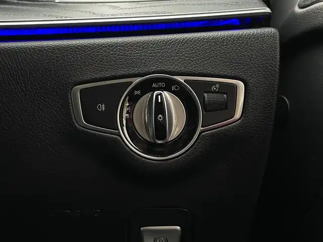 メルセデス・ベンツ Ｅ２２０ｄ アバンギャルド AMGライン 山梨県 2020(令2)年 2.2万km パール 後期 /レザーEXCP /SR /黒革 /HUD /Pアトマイザ/純正ＨＤＤナビ/フルセグ/全周囲カメラ/マルチＢＬＥＤ/アダプティブＬ/Ａハイビーム/マルチアンビエントライト/ブルメスター/Ｐシート/全席シートＨ/インテリジェントＳ/ＡＣＣ/保証書/記録簿