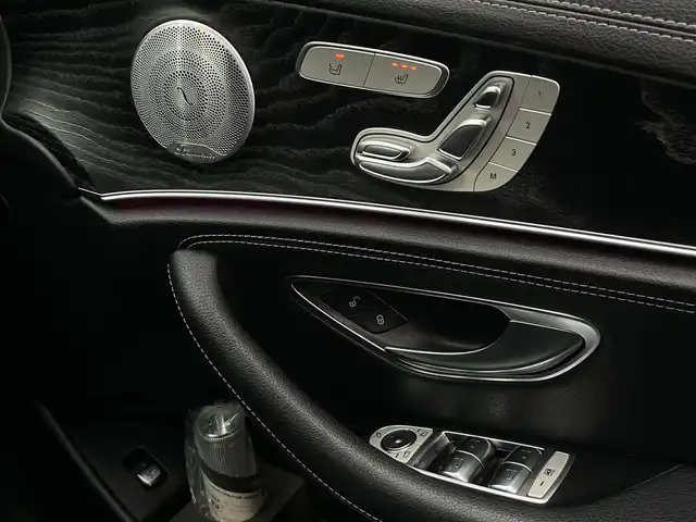 メルセデス・ベンツ Ｅ２２０ｄ アバンギャルド AMGライン 山梨県 2020(令2)年 2.2万km パール 後期 /レザーEXCP /SR /黒革 /HUD /Pアトマイザ/純正ＨＤＤナビ/フルセグ/全周囲カメラ/マルチＢＬＥＤ/アダプティブＬ/Ａハイビーム/マルチアンビエントライト/ブルメスター/Ｐシート/全席シートＨ/インテリジェントＳ/ＡＣＣ/保証書/記録簿
