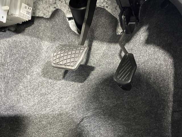 ダイハツ タフト G ダーククロムベンチャー 神奈川県 2025(令7)年 0.1千km シャイニングホワイトパール 届出済未使用車/登録時走行8km/ガラスルーフ/シートヒーター前席/アイドリングストップ/スマートアシスト/衝突警報機能/衝突回避支援ブレーキ機能/ブレーキ制御付誤発進抑制機能/車線逸脱警報機能/路外逸脱警報機能/ふらつき警報/先行車発進お知らせ機能/標識認識機能/全車速追従機能付オートクルーズコントロール/レーンキープコントロール/オートハイビーム/アダプティブドライビングビーム/電動パーキングブレーキ/オートブレーキホールド/LEDヘッドライト/フォグライト