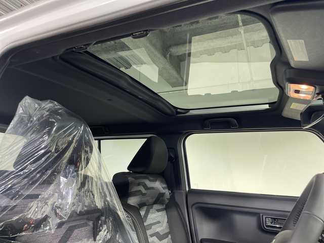 ダイハツ タフト G ダーククロムベンチャー 神奈川県 2025(令7)年 0.1千km シャイニングホワイトパール 届出済未使用車/登録時走行8km/ガラスルーフ/シートヒーター前席/アイドリングストップ/スマートアシスト/衝突警報機能/衝突回避支援ブレーキ機能/ブレーキ制御付誤発進抑制機能/車線逸脱警報機能/路外逸脱警報機能/ふらつき警報/先行車発進お知らせ機能/標識認識機能/全車速追従機能付オートクルーズコントロール/レーンキープコントロール/オートハイビーム/アダプティブドライビングビーム/電動パーキングブレーキ/オートブレーキホールド/LEDヘッドライト/フォグライト