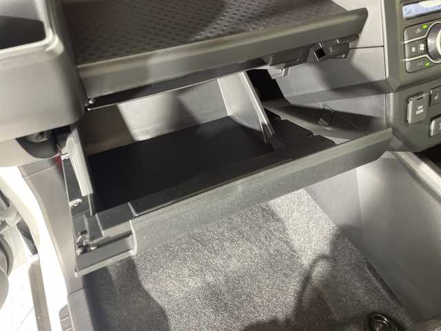 ダイハツ タフト G ダーククロムベンチャー 神奈川県 2025(令7)年 0.1千km シャイニングホワイトパール 届出済未使用車/登録時走行8km/ガラスルーフ/シートヒーター前席/アイドリングストップ/スマートアシスト/衝突警報機能/衝突回避支援ブレーキ機能/ブレーキ制御付誤発進抑制機能/車線逸脱警報機能/路外逸脱警報機能/ふらつき警報/先行車発進お知らせ機能/標識認識機能/全車速追従機能付オートクルーズコントロール/レーンキープコントロール/オートハイビーム/アダプティブドライビングビーム/電動パーキングブレーキ/オートブレーキホールド/LEDヘッドライト/フォグライト