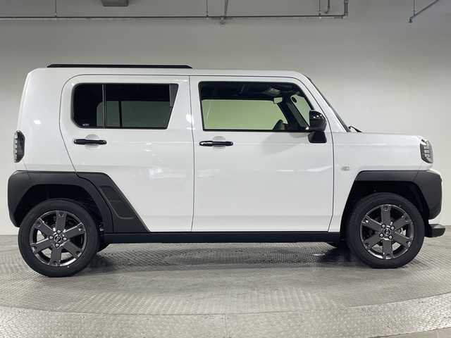 ダイハツ タフト G ダーククロムベンチャー 神奈川県 2025(令7)年 0.1千km シャイニングホワイトパール 届出済未使用車/登録時走行8km/ガラスルーフ/シートヒーター前席/アイドリングストップ/スマートアシスト/衝突警報機能/衝突回避支援ブレーキ機能/ブレーキ制御付誤発進抑制機能/車線逸脱警報機能/路外逸脱警報機能/ふらつき警報/先行車発進お知らせ機能/標識認識機能/全車速追従機能付オートクルーズコントロール/レーンキープコントロール/オートハイビーム/アダプティブドライビングビーム/電動パーキングブレーキ/オートブレーキホールド/LEDヘッドライト/フォグライト