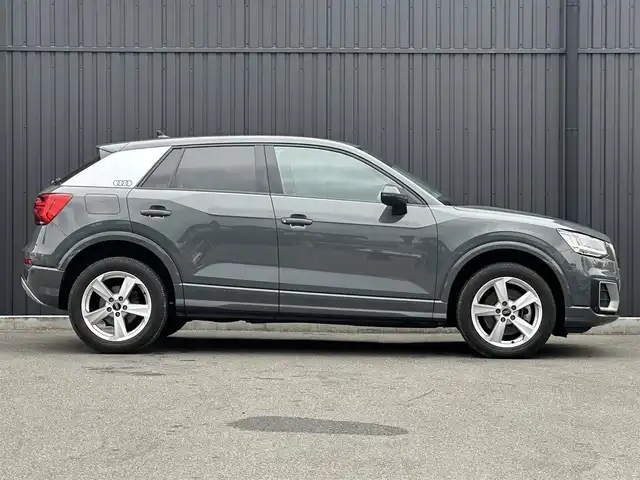 アウディ Ｑ２ 35TDIスポーツ 福島県 2020(令2)年 4.4万km ナノグレー/フロレットシルバーM ACC/レーンキープ/ブラインドスポット /バーチャルコックピット/純正ナビ/AppleCarPlay/バックカメラ/フルセグTV/ETC/シートヒーター /LEDヘッドライト/電動リアゲート/オートホールド /コーナーセンサー /レインセンサー /ドライブセレクト/純正17インチAW /取扱説明書/保証書