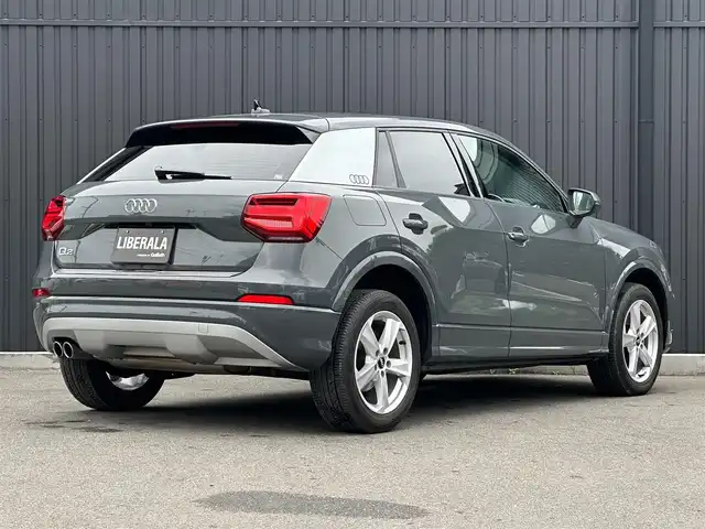 アウディ Ｑ２ 35TDIスポーツ 福島県 2020(令2)年 4.4万km ナノグレー/フロレットシルバーM ACC/レーンキープ/ブラインドスポット /バーチャルコックピット/純正ナビ/AppleCarPlay/バックカメラ/フルセグTV/ETC/シートヒーター /LEDヘッドライト/電動リアゲート/オートホールド /コーナーセンサー /レインセンサー /ドライブセレクト/純正17インチAW /取扱説明書/保証書