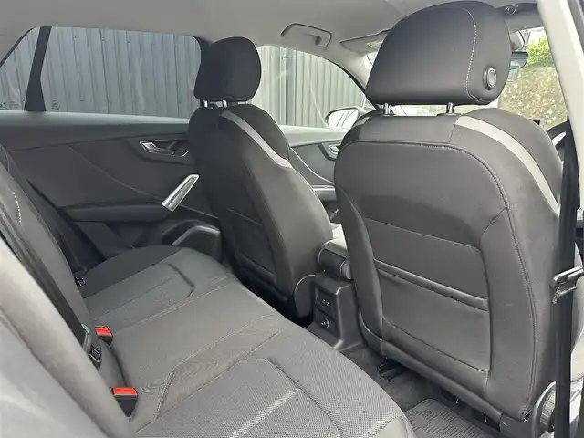アウディ Ｑ２ 35TDIスポーツ 福島県 2020(令2)年 4.4万km ナノグレー/フロレットシルバーM ACC/レーンキープ/ブラインドスポット /バーチャルコックピット/純正ナビ/AppleCarPlay/バックカメラ/フルセグTV/ETC/シートヒーター /LEDヘッドライト/電動リアゲート/オートホールド /コーナーセンサー /レインセンサー /ドライブセレクト/純正17インチAW /取扱説明書/保証書