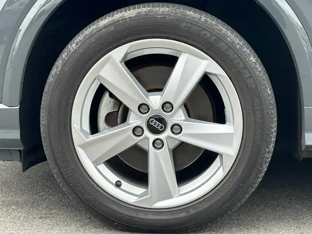 アウディ Ｑ２ 35TDIスポーツ 福島県 2020(令2)年 4.4万km ナノグレー/フロレットシルバーM ACC/レーンキープ/ブラインドスポット /バーチャルコックピット/純正ナビ/AppleCarPlay/バックカメラ/フルセグTV/ETC/シートヒーター /LEDヘッドライト/電動リアゲート/オートホールド /コーナーセンサー /レインセンサー /ドライブセレクト/純正17インチAW /取扱説明書/保証書