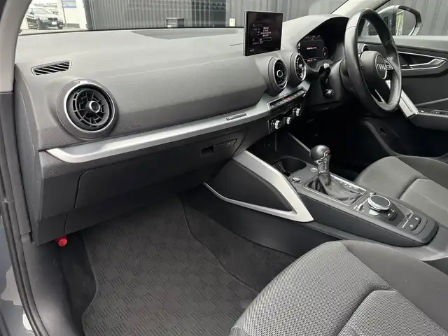 アウディ Ｑ２ 35TDIスポーツ 福島県 2020(令2)年 4.4万km ナノグレー/フロレットシルバーM ACC/レーンキープ/ブラインドスポット /バーチャルコックピット/純正ナビ/AppleCarPlay/バックカメラ/フルセグTV/ETC/シートヒーター /LEDヘッドライト/電動リアゲート/オートホールド /コーナーセンサー /レインセンサー /ドライブセレクト/純正17インチAW /取扱説明書/保証書