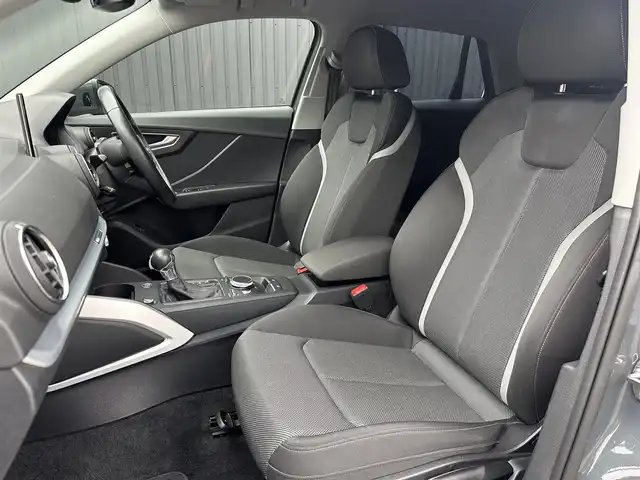 アウディ Ｑ２ 35TDIスポーツ 福島県 2020(令2)年 4.4万km ナノグレー/フロレットシルバーM ACC/レーンキープ/ブラインドスポット /バーチャルコックピット/純正ナビ/AppleCarPlay/バックカメラ/フルセグTV/ETC/シートヒーター /LEDヘッドライト/電動リアゲート/オートホールド /コーナーセンサー /レインセンサー /ドライブセレクト/純正17インチAW /取扱説明書/保証書