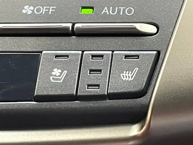 レクサス ＮＸ 300 Fスポーツ 岩手県 2017(平29)年 2.6万km ホワイトノーヴァガラスフレーク ４WD/ターボ/サンルーフ/ルーフレール/寒冷地仕様/本革シート/RAYSホムラ20インチアルミホイール/パワーバックドア/プリクラッシュセーフティ/レーダークルーズコントロール/レーンアシスト/三眼フルLEDヘッドランプ/オートマチックハイビーム/パワーシート/シートヒーター/シートベンチレーション/ステアリングヒーター/クリアランスソナー/パドルシフト/横滑り防止装置/ブラインドスポットモニター/純正ナビ/フルセグTV/バック・サイドカメラ/ETC2.0/ドライブレコーダー/オートブレーキホールド