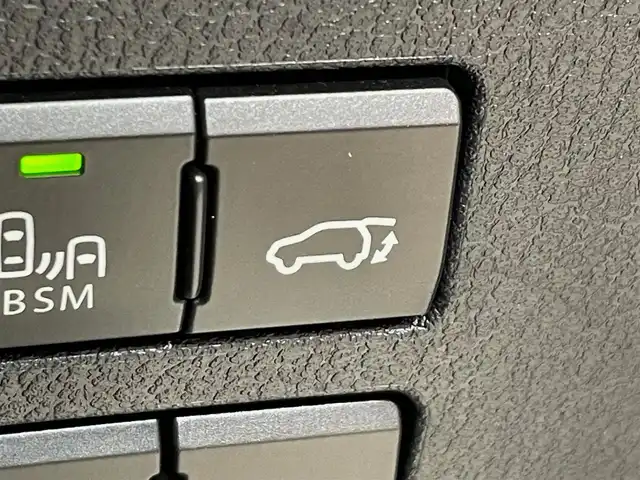 レクサス ＮＸ 300 Fスポーツ 岩手県 2017(平29)年 2.6万km ホワイトノーヴァガラスフレーク ４WD/ターボ/サンルーフ/ルーフレール/寒冷地仕様/本革シート/RAYSホムラ20インチアルミホイール/パワーバックドア/プリクラッシュセーフティ/レーダークルーズコントロール/レーンアシスト/三眼フルLEDヘッドランプ/オートマチックハイビーム/パワーシート/シートヒーター/シートベンチレーション/ステアリングヒーター/クリアランスソナー/パドルシフト/横滑り防止装置/ブラインドスポットモニター/純正ナビ/フルセグTV/バック・サイドカメラ/ETC2.0/ドライブレコーダー/オートブレーキホールド