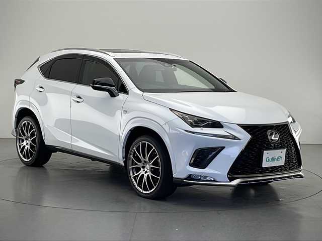 レクサス ＮＸ 300 Fスポーツ 長野県 2017(平29)年 2.6万km ホワイトノーヴァガラスフレーク 4WD/純正メモリナビ&フルセグTV&CD&DVD&USB&BT/アダプティブクルーズコントロール/レーンディパーチャーアラート/プリクラッシュセーフティ/パーキングサポートブレーキ/ブラインドスポットモニター/ヘッドアップディスプレイ/アイドリングストップ/サンルーフ/赤革シート/前席エアシート/前席シートヒーター/前席パワーシート/運転席シートメモリ/ステアリングスイッチ/ステアリングヒーター/パドルシフト/バックカメラ/サイドカメラ/ビルトインETC2.0/LEDヘッドライト/オートライト/フロントフォグランプ/リアフォグランプ/電動格納ミラー/ウィンカーミラー/電動ホールド/オートホールド/RAYS20インチAW装着/純正フロアマット/純正ドアバイザー/プッシュスタート/スマートキー/カードキー1枚/スペアキー1本/取扱説明書/新車保証書