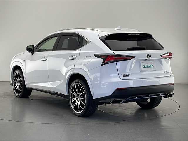 レクサス ＮＸ 300 Fスポーツ 長野県 2017(平29)年 2.6万km ホワイトノーヴァガラスフレーク 4WD/純正メモリナビ&フルセグTV&CD&DVD&USB&BT/アダプティブクルーズコントロール/レーンディパーチャーアラート/プリクラッシュセーフティ/パーキングサポートブレーキ/ブラインドスポットモニター/ヘッドアップディスプレイ/アイドリングストップ/サンルーフ/赤革シート/前席エアシート/前席シートヒーター/前席パワーシート/運転席シートメモリ/ステアリングスイッチ/ステアリングヒーター/パドルシフト/バックカメラ/サイドカメラ/ビルトインETC2.0/LEDヘッドライト/オートライト/フロントフォグランプ/リアフォグランプ/電動格納ミラー/ウィンカーミラー/電動ホールド/オートホールド/RAYS20インチAW装着/純正フロアマット/純正ドアバイザー/プッシュスタート/スマートキー/カードキー1枚/スペアキー1本/取扱説明書/新車保証書