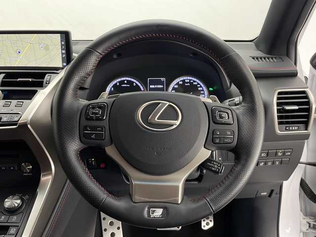 レクサス ＮＸ 300 Fスポーツ 長野県 2017(平29)年 2.6万km ホワイトノーヴァガラスフレーク 4WD/純正メモリナビ&フルセグTV&CD&DVD&USB&BT/アダプティブクルーズコントロール/レーンディパーチャーアラート/プリクラッシュセーフティ/パーキングサポートブレーキ/ブラインドスポットモニター/ヘッドアップディスプレイ/アイドリングストップ/サンルーフ/赤革シート/前席エアシート/前席シートヒーター/前席パワーシート/運転席シートメモリ/ステアリングスイッチ/ステアリングヒーター/パドルシフト/バックカメラ/サイドカメラ/ビルトインETC2.0/LEDヘッドライト/オートライト/フロントフォグランプ/リアフォグランプ/電動格納ミラー/ウィンカーミラー/電動ホールド/オートホールド/RAYS20インチAW装着/純正フロアマット/純正ドアバイザー/プッシュスタート/スマートキー/カードキー1枚/スペアキー1本/取扱説明書/新車保証書