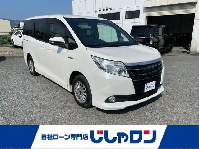 トヨタ ノア ハイブリッド G 神奈川県 2014(平26)年 14.2万km ホワイトパールクリスタルシャイン (株)IDOMが運営する【じしゃロン秦野店】の自社ローン専用車両になります。こちらは現金またはオートローンご利用時の価格です。自社ローンご希望の方は別途その旨お申付け下さい/純正メモリナビ/バックカメラ/ETC/パワースライドドア/スマートキー/シートヒーター/バックカメラ/LEDヘッドライト/おくだけ充電/保証書/取扱説明書/スペアーキー１