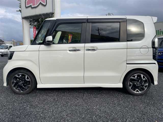 ホンダ Ｎ ＢＯＸ 埼玉県 2018(平30)年 4.6万km プレミアムホワイトパールⅡ ハーフレザーシート/純正ＳＤナビ＆フルセグＴＶ/（ＤＶＤ＆ＣＤ＆ＭＳＶ＆ＵＳＢ＆ＢＴ）/バックカメラ/ビルトインＥＴＣ/ドライブレコーダー/衝突軽減ブレーキ/先行車発進お知らせ機能/路外逸脱抑制機能/標識認識機能/アダプティブクルーズコントロール/革巻ステアリング/ステアリングリモコン/両側パワースライドドア/コーナーセンサー/純正エアロ/純正１５inアルミホイール/オートライト/ＬＥＤライト/ＬＥＤフォグランプ/ウィンカーミラー/電動格納ミラー/スマートキー/プッシュスタート/Ｗ＆サイド＆カーテンエアバッグ/横滑り防止装置/ＡＢＳ/ドアバイザー/フロアマット/新車保証書/取扱説明書/スマートスペアキー有