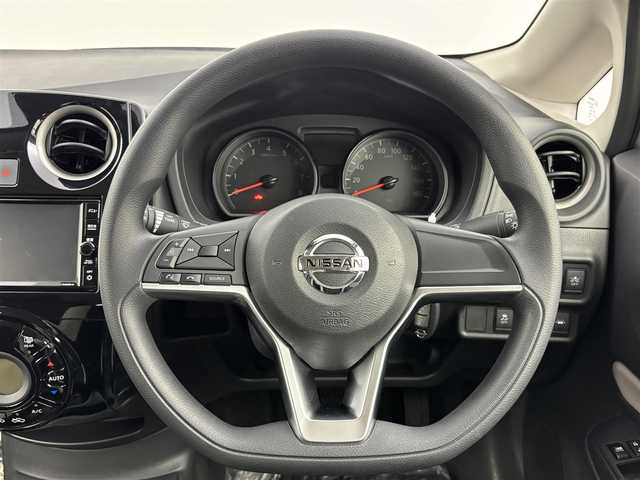 日産 ノート X Vセレクション 埼玉県 2020(令2)年 2.9万km ブリリアントシルバー 純正ナビ　フルセグ　CD DVD BT　アラウンドビューモニター　ETC　ドラレコ　HIDオートライト　スマートルームミラー　アイドリングストップ　コーナーセンサー