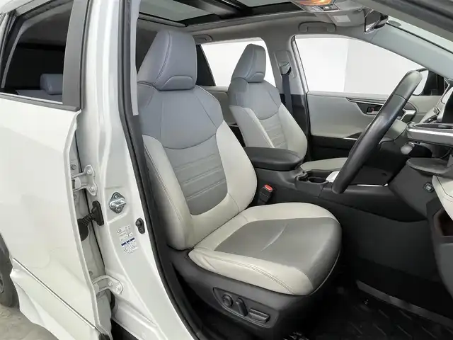 トヨタ ＲＡＶ４ ハイブリッドG 群馬県 2020(令2)年 5.1万km ホワイトパールクリスタルシャイン ＴＲＤエアロ　純正９インチナビ　パノラマルーフ　バックカメラ　レーダークルーズコントロール　レーンキープアシスト　プリクラッシュセーフティ　パワーバックドア　シートヒーター　前後ドラレコ　禁煙車