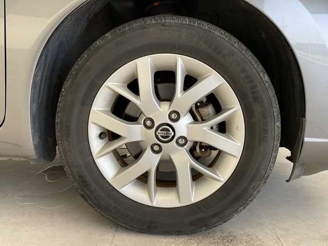 日産 ノート e－パワー X 愛知県 2019(令1)年 3.3万km ダークメタルグレー 衝突軽減システム/純正ナビ/フルセグ/CD DVD/Bluetooth/バックカメラ/コーナーセンサー/純正アルミホイール/LEDヘッドライト/オートライト/ドライブレコーダー/ETC/ステアリングスイッチ/スマートキー/プッシュスタート