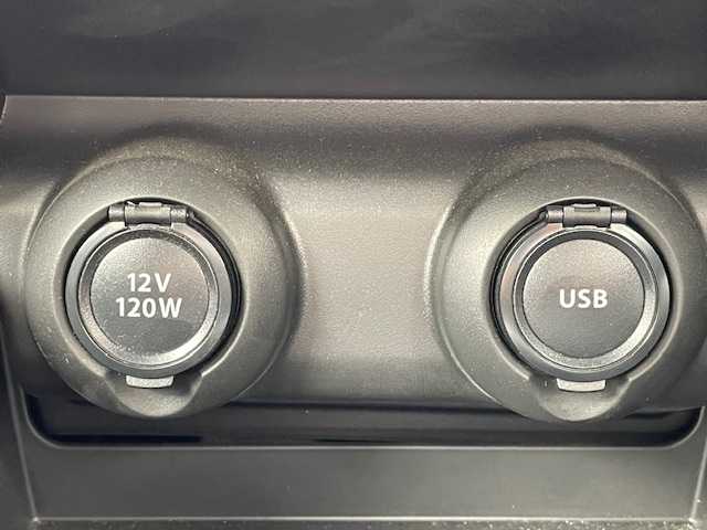 スズキ スイフト HYBRID RS 静岡県 2017(平29)年 1万km ピュアホワイトP ●ワンオーナー/●純正メモリーナビ/（フルセグ/CD/DVD/USB/Bluetooth）/●全方位カメラ/●運転席シートヒータ/●レーダークルーズコントロール/●衝突軽減システム/●レーンキープアシスト/●LED/●オートライト/●フォグランプ/●革巻きステアリング/●ステアリングスイッチ/●パドルシフト/●ETC/●横滑り防止装置/●アイドリングストップ/●電動格納ウィンカーミラー/●トノカバー/●純正フロアマット/●ドアバイザー/●ISOFIX/●純正16インチアルミホイール/●プッシュスタート/●スマートキー/●スペアキー×1/●W＋サイド＋カーテンSRS＋ABS/●保証書/●取扱説明書