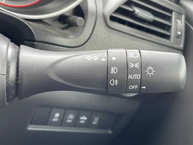 スズキ スイフト HYBRID RS 静岡県 2017(平29)年 1万km ピュアホワイトP ●ワンオーナー/●純正メモリーナビ/（フルセグ/CD/DVD/USB/Bluetooth）/●全方位カメラ/●運転席シートヒータ/●レーダークルーズコントロール/●衝突軽減システム/●レーンキープアシスト/●LED/●オートライト/●フォグランプ/●革巻きステアリング/●ステアリングスイッチ/●パドルシフト/●ETC/●横滑り防止装置/●アイドリングストップ/●電動格納ウィンカーミラー/●トノカバー/●純正フロアマット/●ドアバイザー/●ISOFIX/●純正16インチアルミホイール/●プッシュスタート/●スマートキー/●スペアキー×1/●W＋サイド＋カーテンSRS＋ABS/●保証書/●取扱説明書